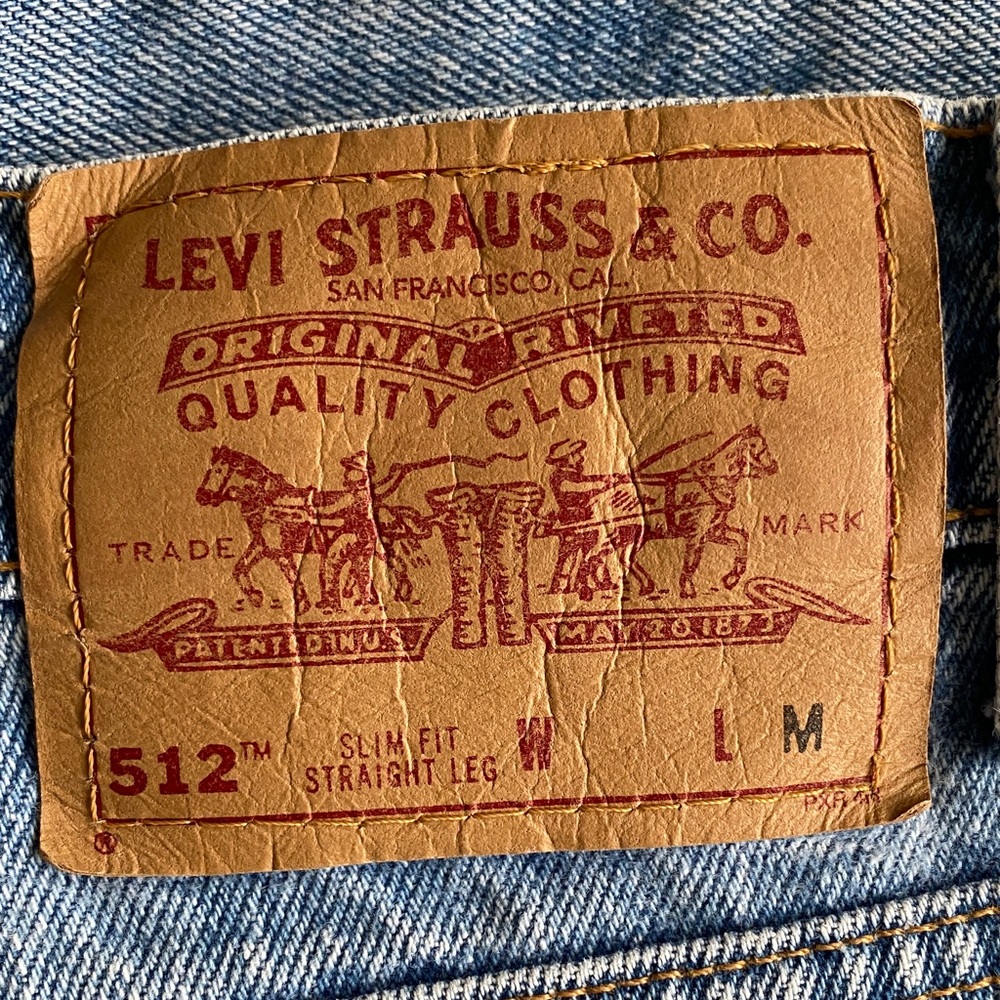 Vintage 90s Levi's Women's Light Blue Straight-Leg Jeans - Picture 7 of 7